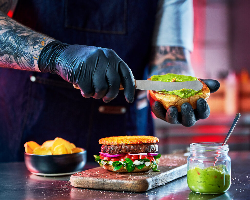 Food-Fotografie: Kunde: McCain Foodservice • Agentur: ATS Werbeagentur • Food Styling: Gonzalo Baro • Styling: Gabi Kloppert • Model: Benjamin Stücke • Location: Kocherei Bielefeld