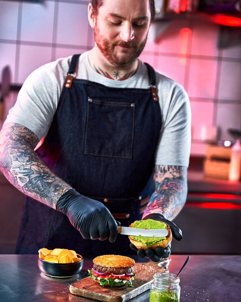 Food-Fotografie: Kunde: McCain Foodservice • Agentur: ATS Werbeagentur • Food Styling: Gonzalo Baro • Styling: Gabi Kloppert • Model: Benjamin Stücke • Location: Kocherei Bielefeld