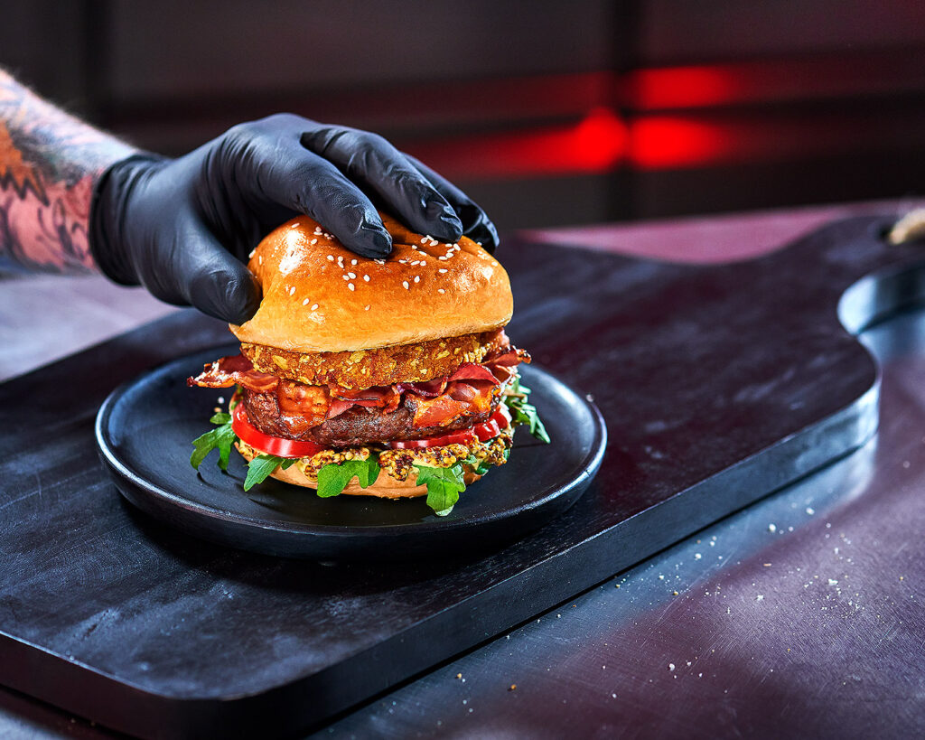 Food-Fotografie: Kunde: McCain Foodservice • Agentur: ATS Werbeagentur • Food Styling: Gonzalo Baro • Styling: Gabi Kloppert • Model: Benjamin Stücke • Location: Kocherei Bielefeld