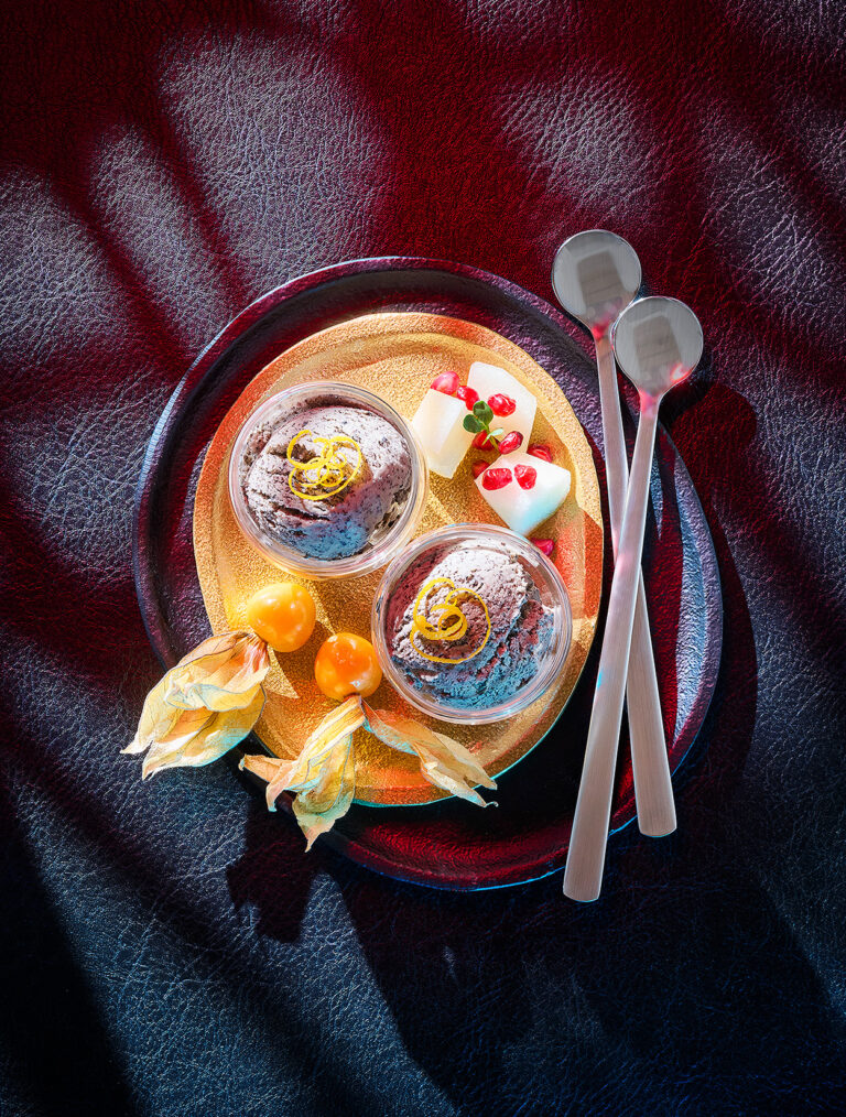 Foodfotografie: Orientasia • Eine kulinarische Reise vom Okzident nach Asien • Schwarzes Sesameis mit Früchten